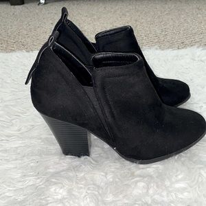 Black heel booties